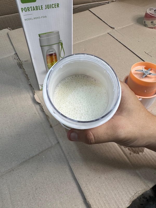 8 Blades- Mini Portable Rechargeable Juicer Blender